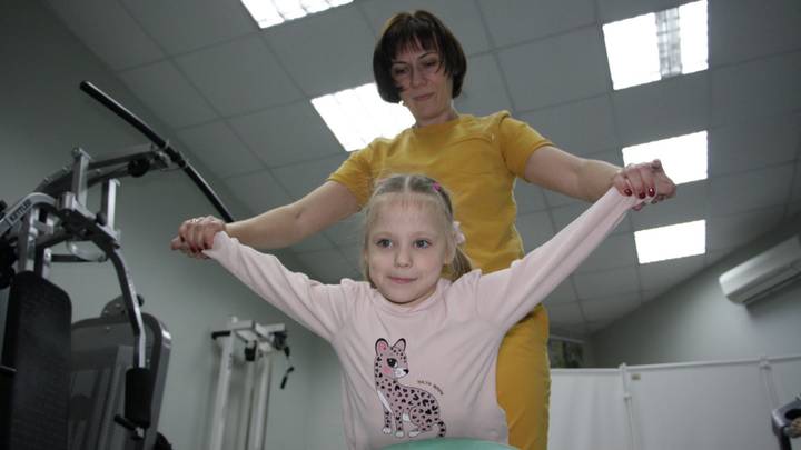 Реабилитация на дому: как мобильные бригады помогают москвичам с инвалидностью