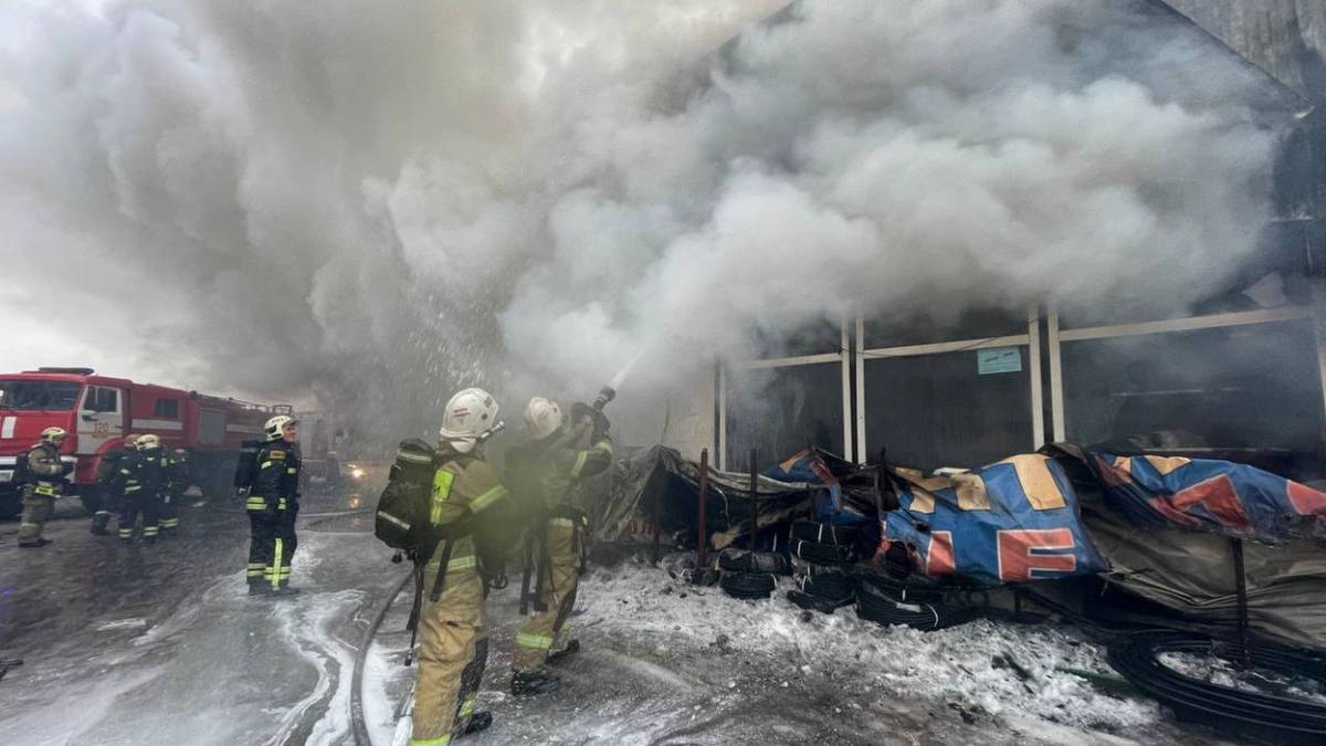 Пожар на строительном рынке в Новой Москве локализовали