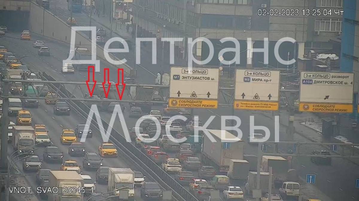 Три автомобиля столкнулись на северо-востоке ТТК в Москве