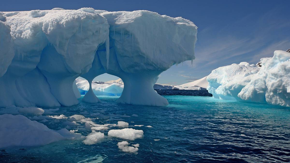 Российские ученые изучат образцы льда возрастом 1,2 миллиона лет