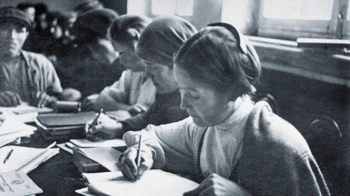 Рабфак — первый шаг к знаниям: почему рабочие факультеты были вехой социальной политики СССР