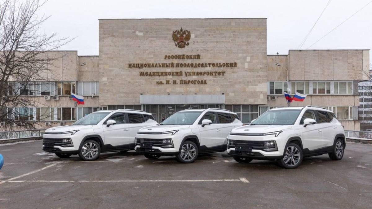 Москва передала пять электромобилей «Москвич» Минздраву России