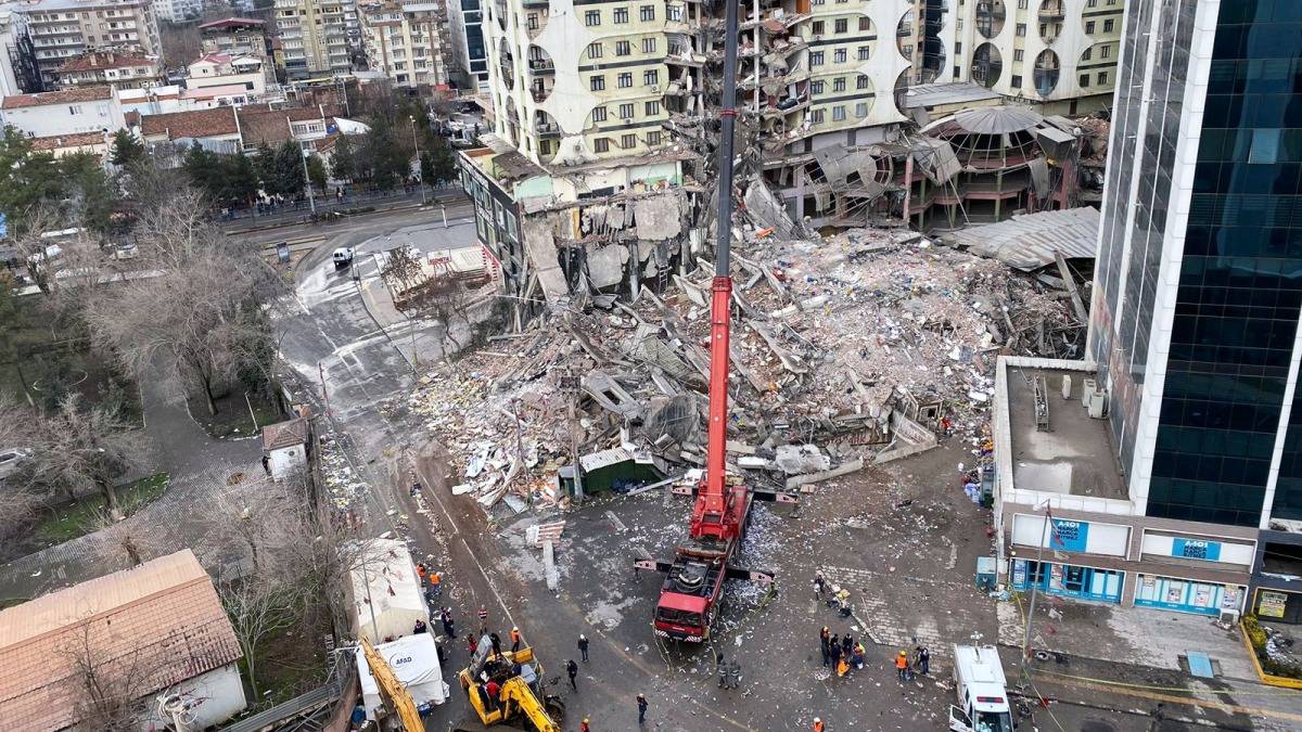 Более восьми тысяч человек удалось спасти после землетрясения в Турции