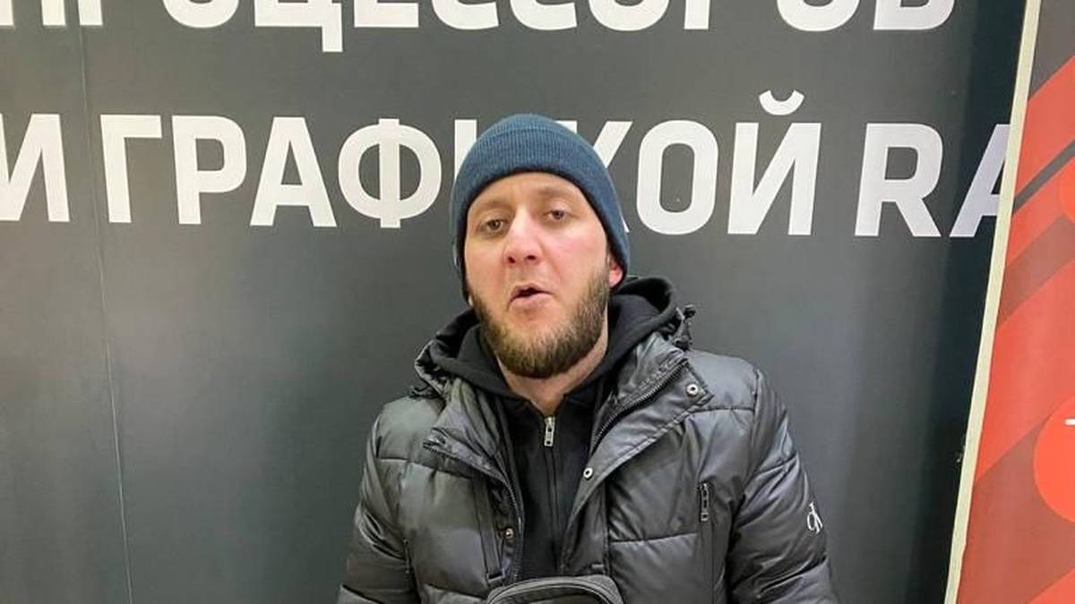 Мужчина ограбил магазин видеоигр в Москве. Видео