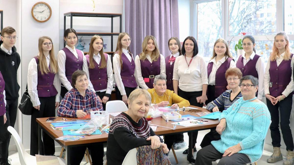 Более тысячи студентов столичных колледжей посетили центры московского долголетия