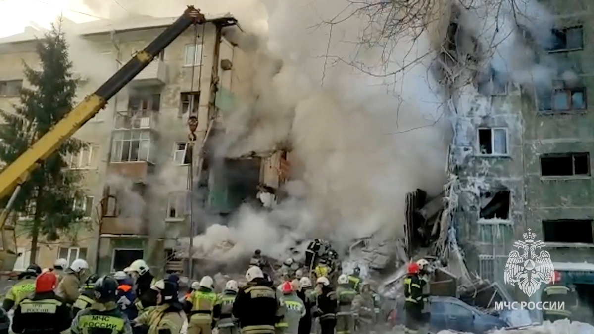 Количество пострадавших при взрыве газа в доме в Новосибирске увеличилось до девяти