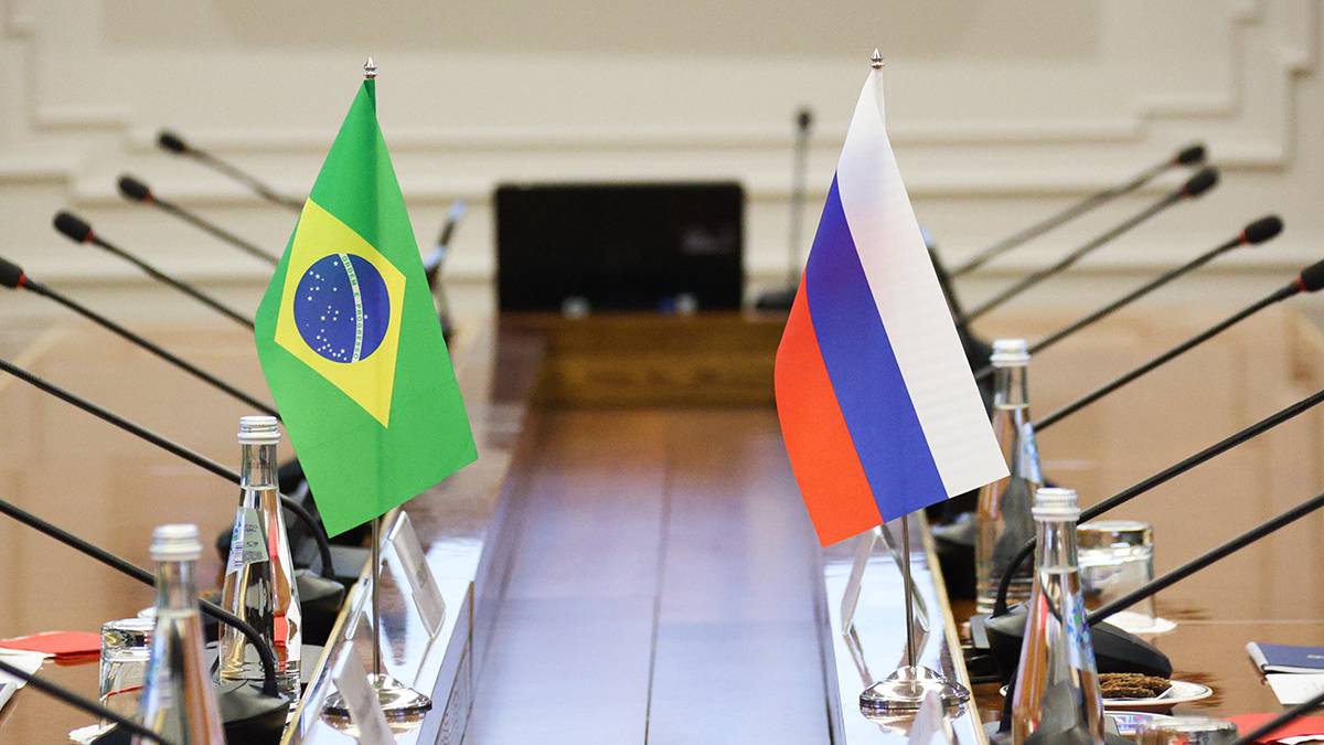 Мауру Виэйра: Путин пригласил президента Бразилии на ПМЭФ 