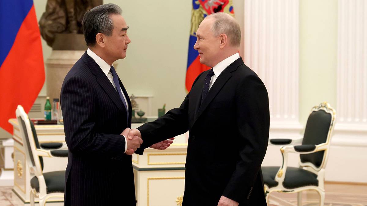 Переговоры Путина и Ван И начались в Москве