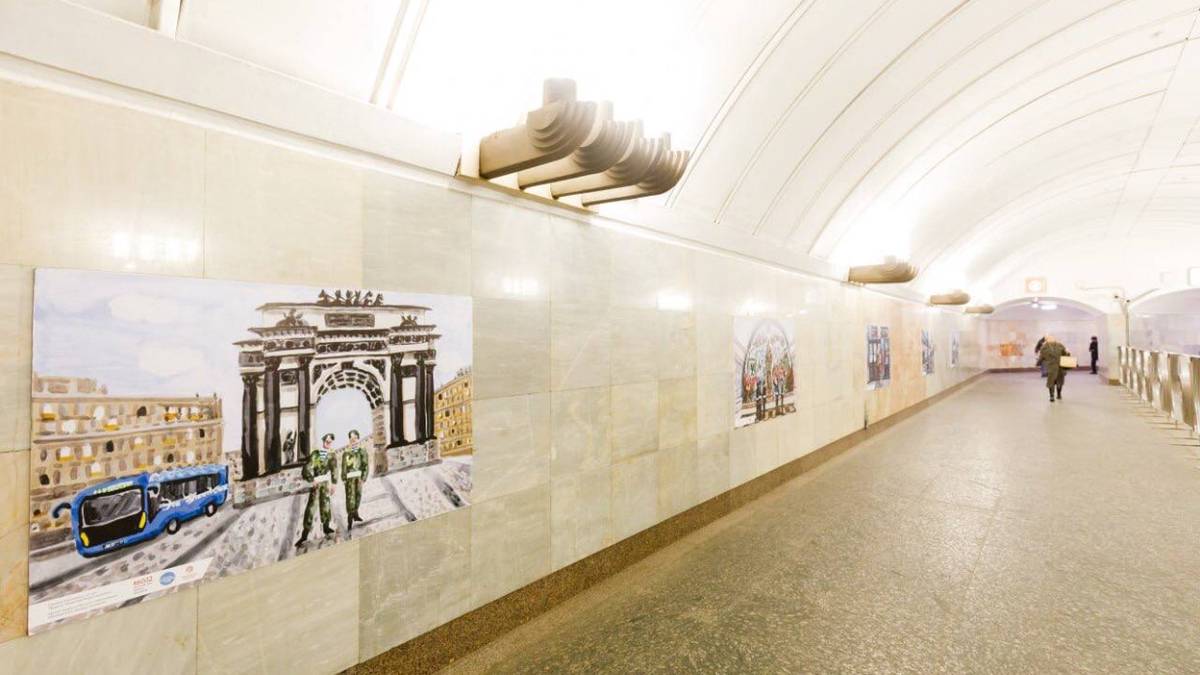Выставка детских рисунков ко Дню защитника Отечества открылась в метро Москвы