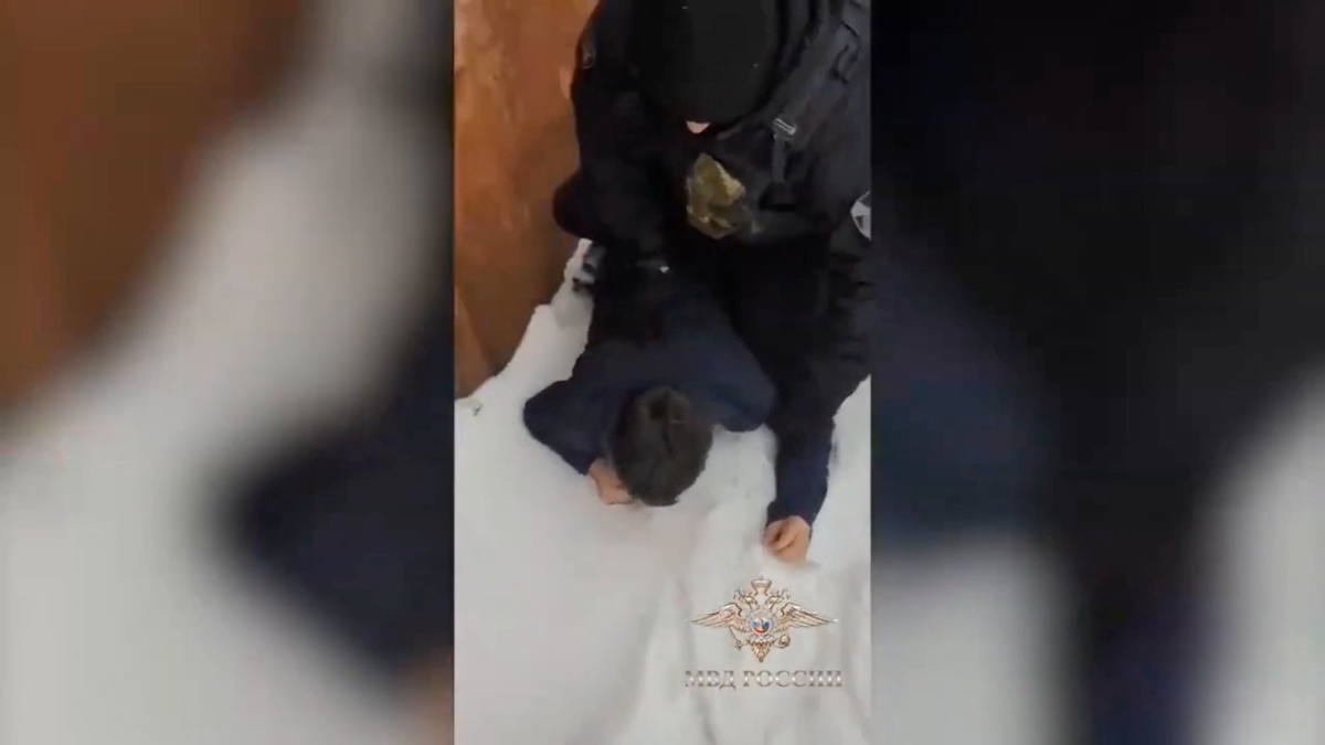 Полиция задержала в Москве отца и сына по подозрению в наркоторговле