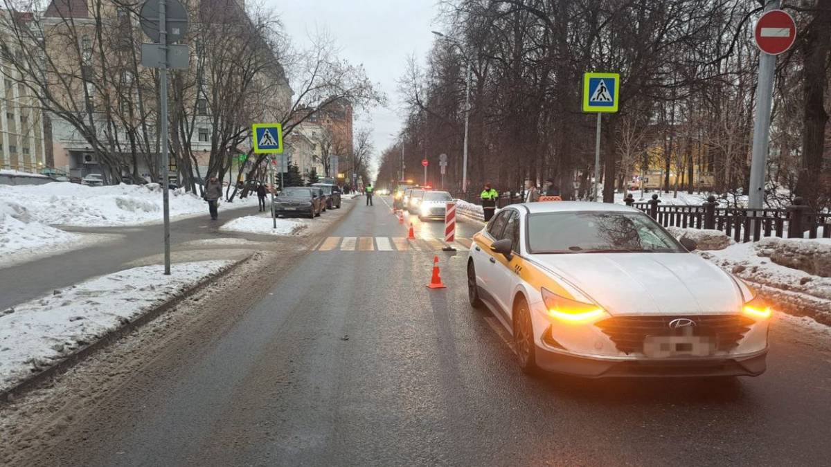Таксист сбил школьника на пешеходном переходе на востоке Москвы