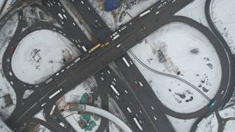 Автомобиль опрокинулся в результате ДТП на внутренней стороне 4-го километра МКАД