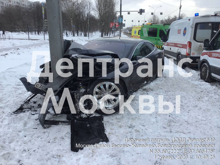 ДТП с участием двух автомобилей произошло на Волгоградском проспекте