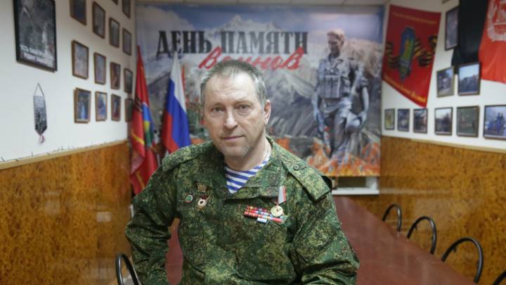 Ветеран МВД Юрий Фадеев в музее боевой славы