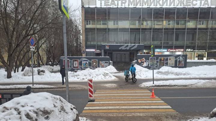 Таксист сбил школьника на пешеходном переходе на востоке Москвы