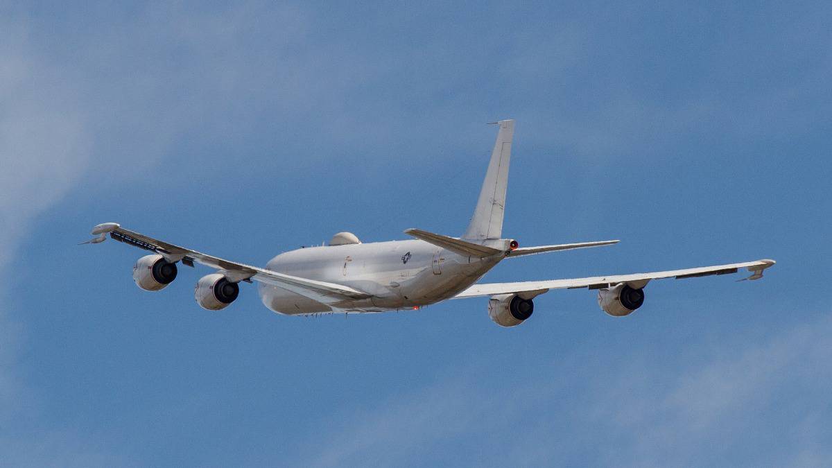 США перебросили в Исландию самолет E-6B Mercury
