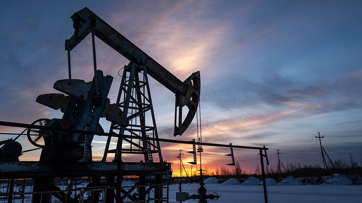 Цена нефти Brent опустилась ниже 71 доллара за баррель впервые с декабря 2021 года