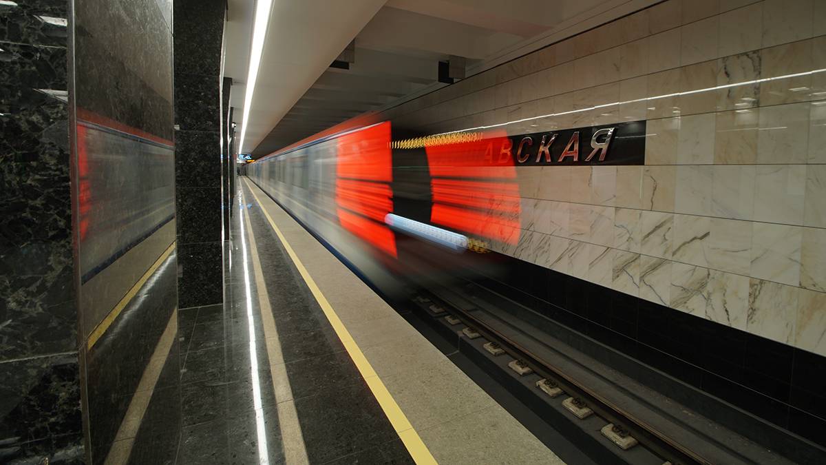 Интервалы движения поездов на БКЛ метро увеличены из-за человека на путях