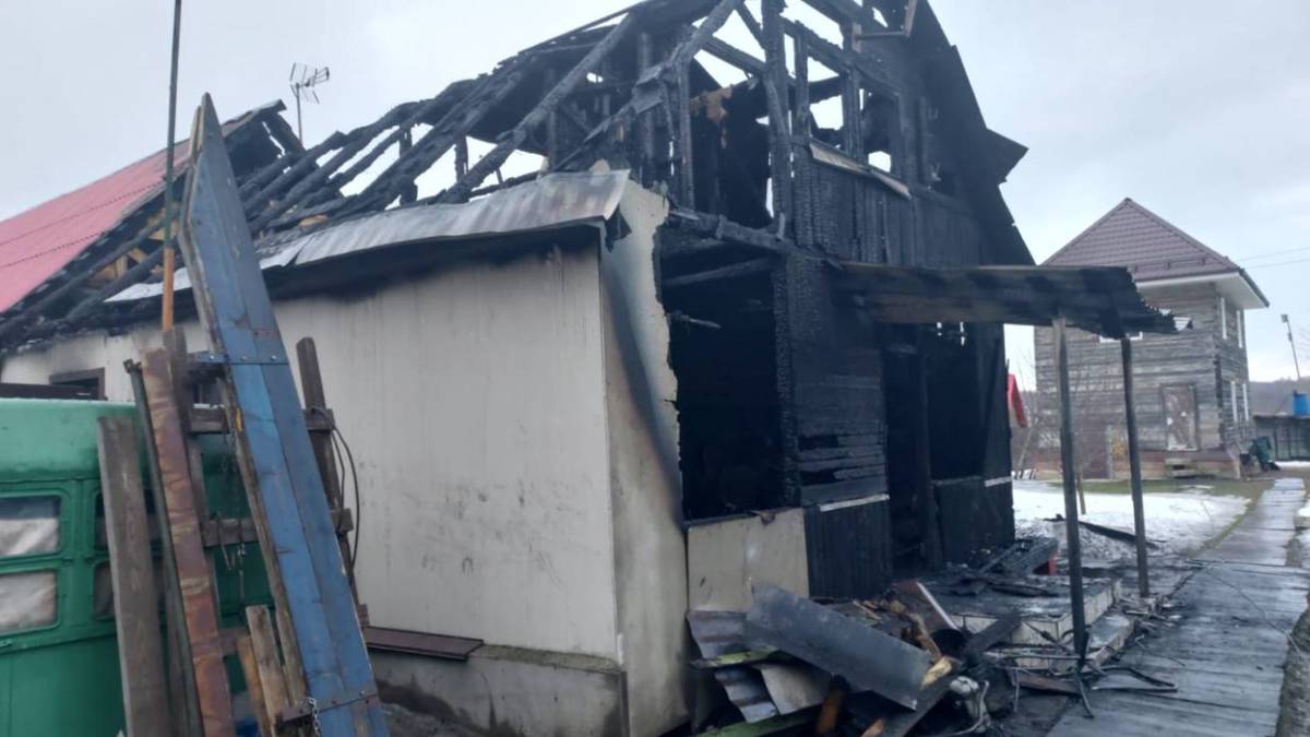 Появились кадры с места смертельного пожара в жилом доме в Новой Москве