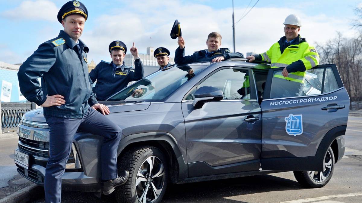 Новые автомобили «Москвич 3» пополнили автопарки столичных ведомств