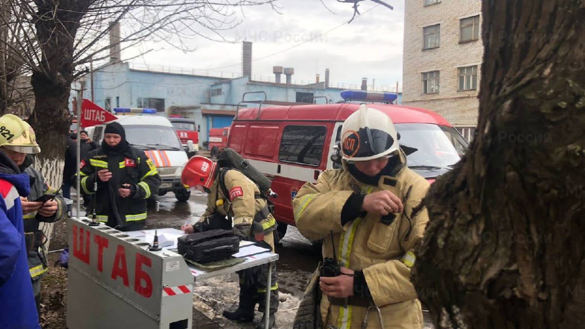 Пожар начался на территории Ярославского моторного завода