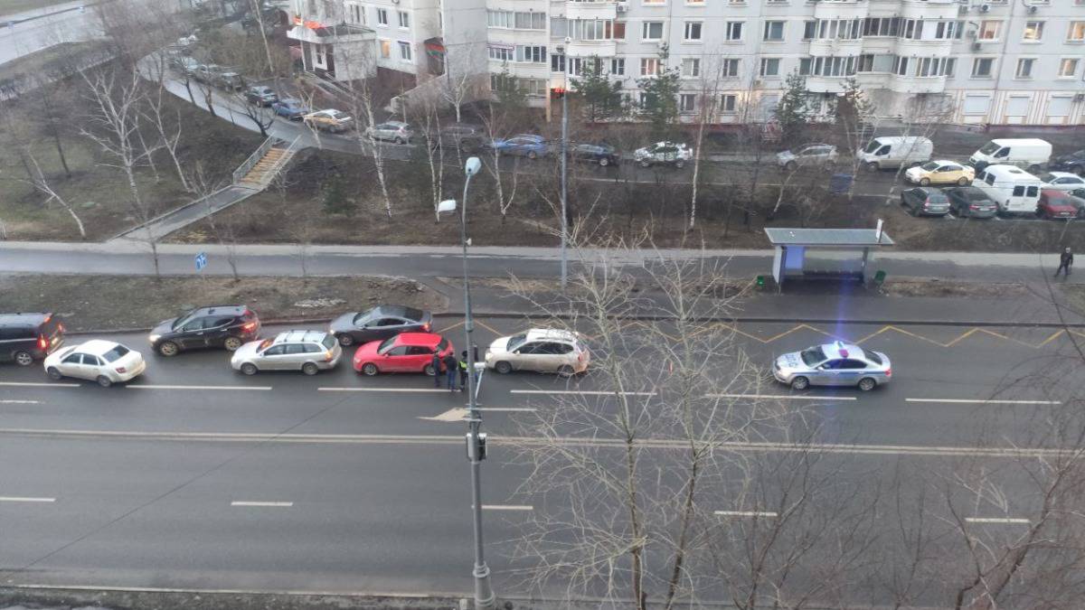 ДТП с участием трех автомобилей произошло в Марьине