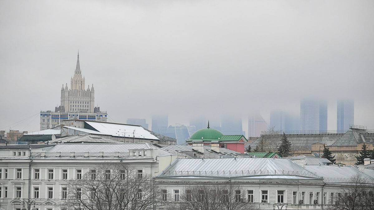 МЧС предупредило москвичей о тумане до утра 6 декабря