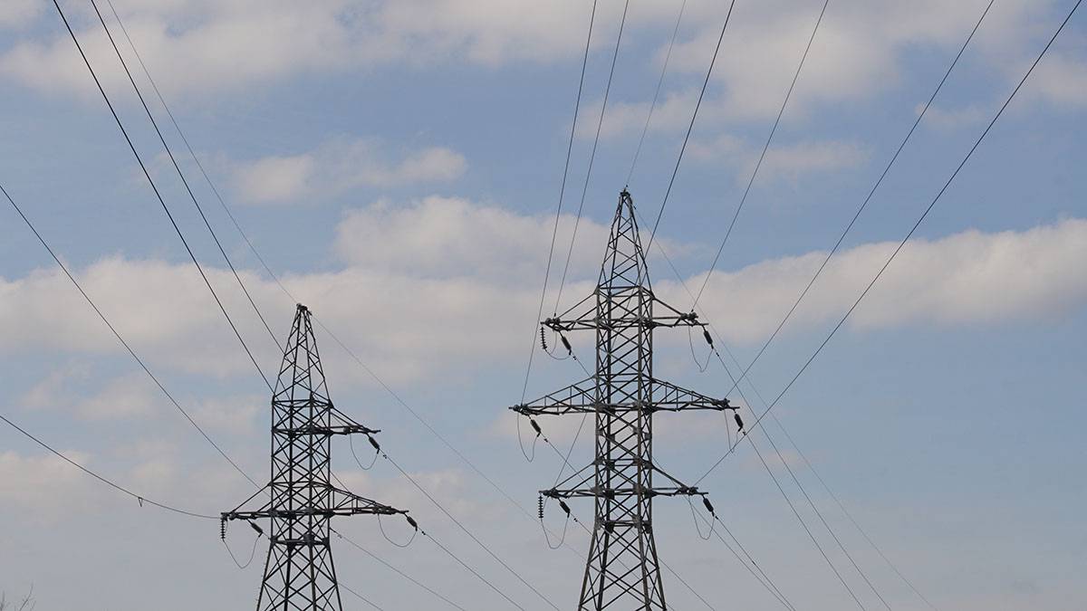 Правительство повысило тариф на передачу электроэнергии до конца года