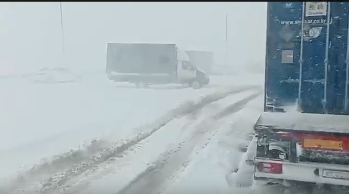 Движение из-за снегопада перекрыли на участке трассы М-4 «Дон»