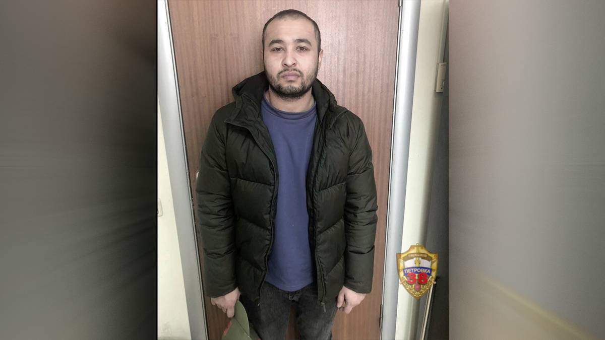 Молодой человек ограбил салон связи в центре Москвы