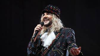 Охранник, которого толкнул Киркоров, передумал требовать с него 77 тысяч рублей