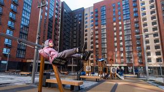 Владимир Ефимов: Более 280 детских и спортивных площадок оборудовали во дворах новостроек по программе реновации