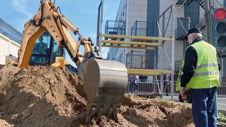 Водители погрузчика, трактористы, машинисты экскаватора: москвичам помогут освоить важную для города профессию