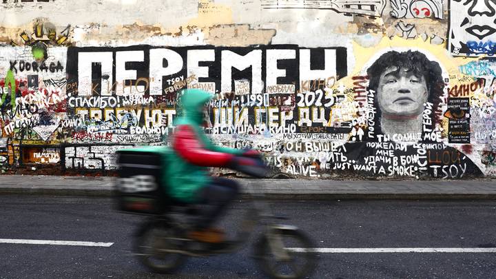 Как погиб Виктор Цой: официальная версия и теории после 35 лет со дня гибели легендарного музыканта
