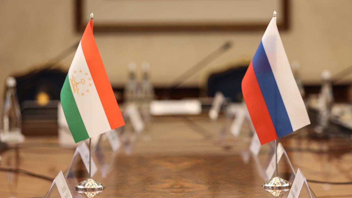 МИД России и Таджикистана по-разному изложили разговор глав ведомств