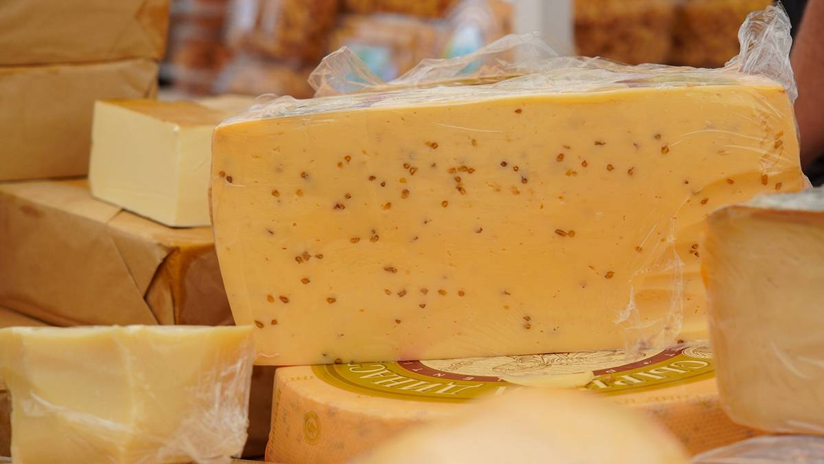 Итальянского бизнесмена насмерть задавило 25 тысячами головками сыра