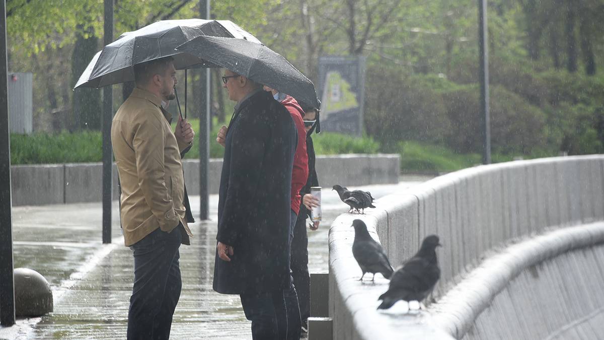 Дожди, гроза и порывистый ветер ожидаются в Москве в понедельник до 22:00