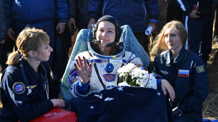 «Наша планета просто божественна»: Юлия Пересильд — о съемках в космосе, подготовке к роли и тяжелых испытаниях