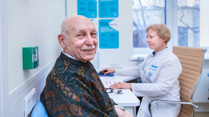 Занятия проекта «Московское долголетие» помогают людям старшего поколения поддерживать здоровье