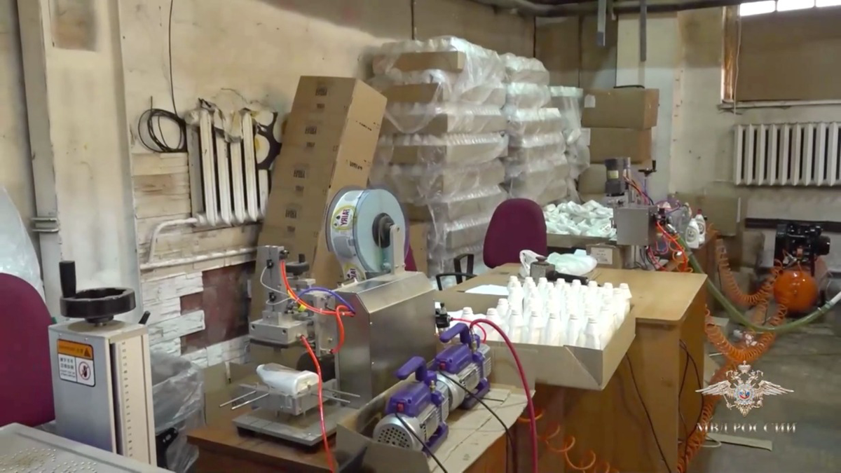 Полиция ликвидировала подпольный цех по изготовлению поддельной бытовой химии в Подмосковье