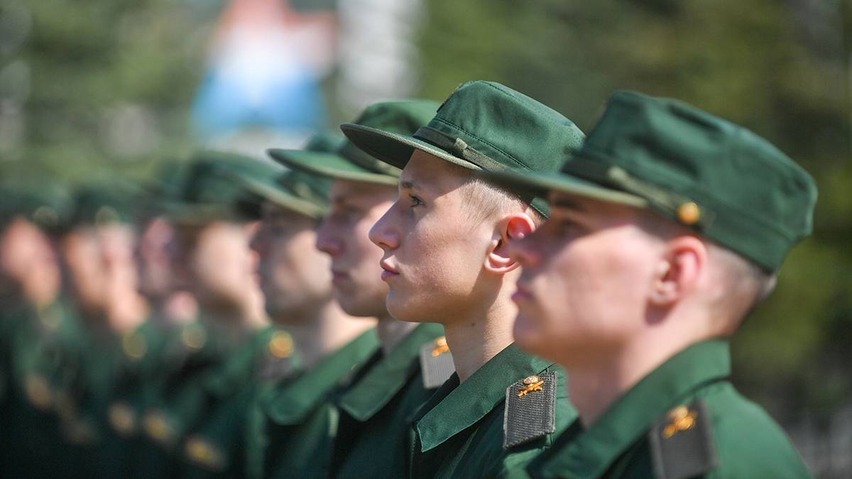 Волонтеры рассказали об активном интересе москвичей к военной службе по контракту
