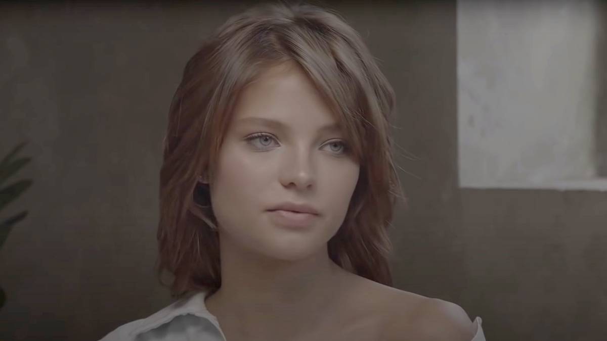 Модель Алеся Кафельникова показала фигуру в бикини на отдыхе в Сингапур
