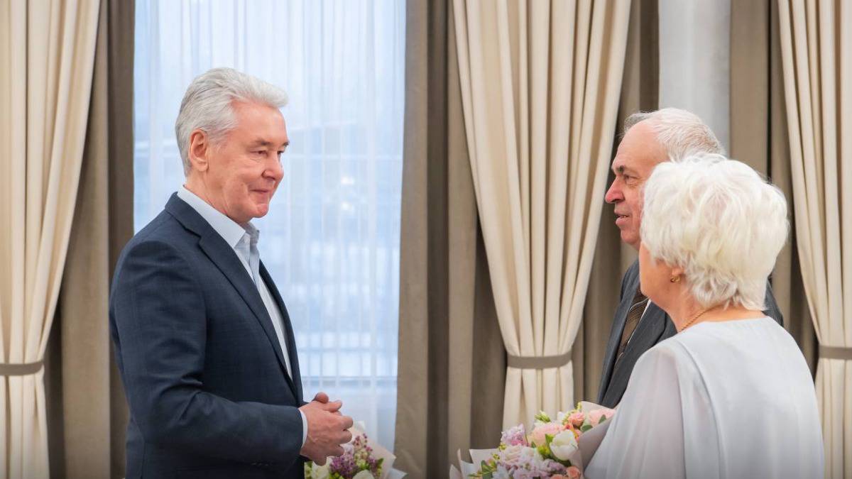 Собянин: Московские дворцы бракосочетаний воссоздают дни свадеб пар, проживших в браке 50 лет
