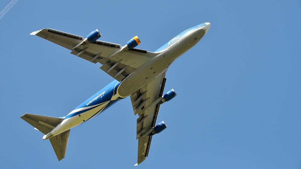 Самолет Nordwind выкатился за пределы взлетно-посадочной полосы в аэропорту Новокузнецка