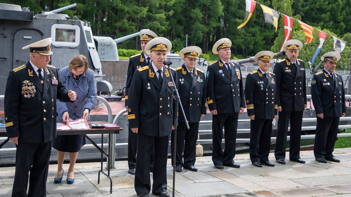 В День пограничника в музее «Г.О.Р.А.» прошла церемония поднятия флагов на корабле