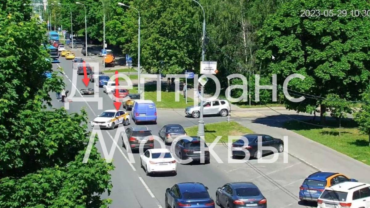 Автомобиль сбил мотоциклиста на юго-западе Москвы