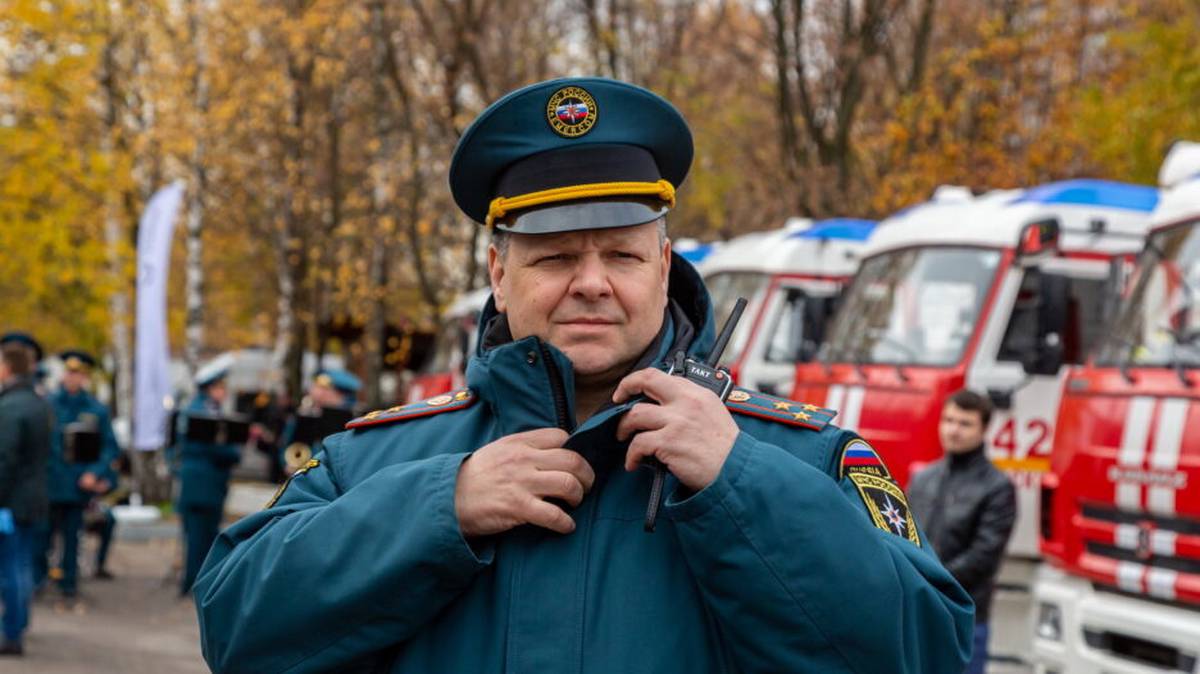 «Огонь надо уважать»: главный пожарный Москвы Юрий Жуковский — о выборе профессии и службе