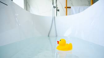 Девочка в Подмосковье получила ожоги из-за приема ванны с телефоном