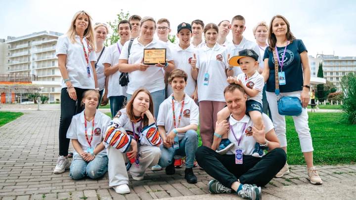 Игроки и координаторы команды с премией «Золотой Стандарт»