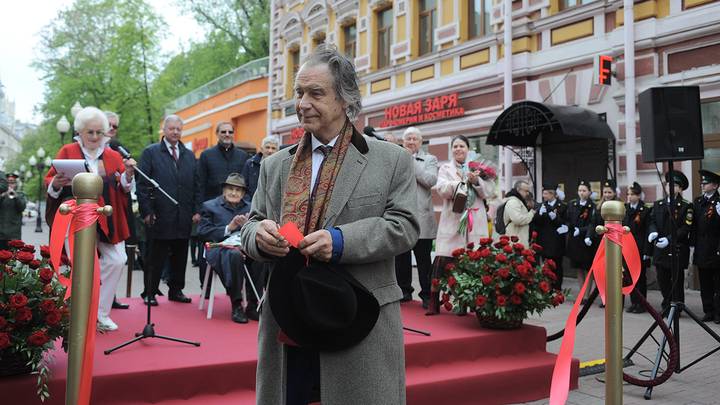 Александр Шилов на открытии выставки на Арбате «Они сражались за Родину!» / Фото: Пелагия Замятина / Вечерняя Москва